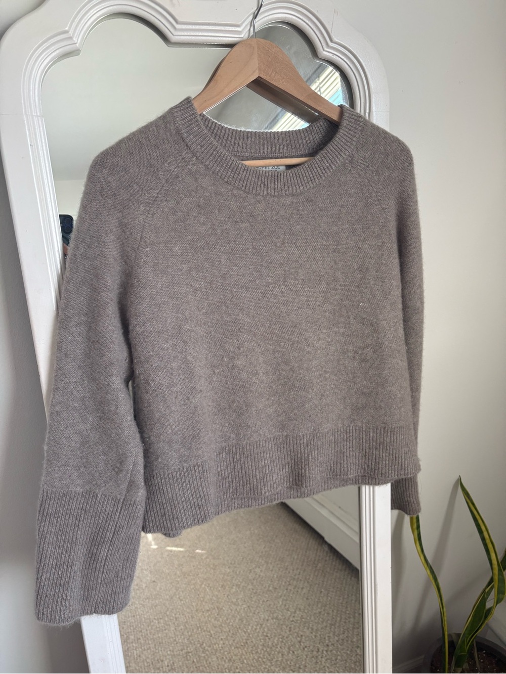 Rachel Zoe 100% 2-ply cashmere crewneck in taupe